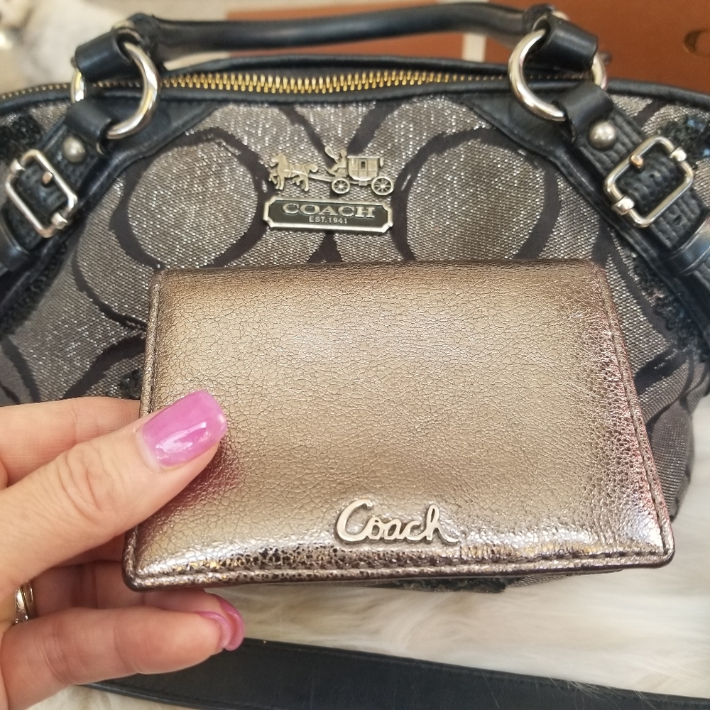 Coach handbag. - Picture 3 of 4